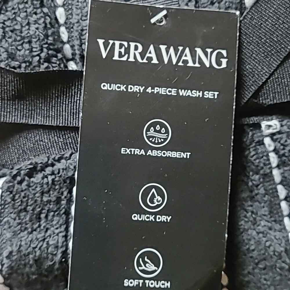 Vera Wang Bath Towel Set